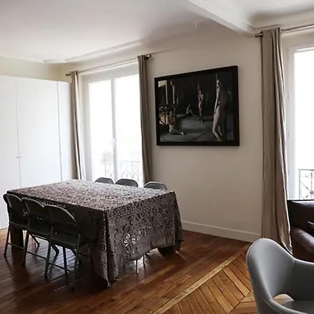 Trocadero 2br Family Apartment, St Didier
